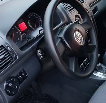 Серый Фольксваген Туран, объемом двигателя 1.9 л и пробегом 254 тыс. км за 5950 $, фото 28 на Automoto.ua