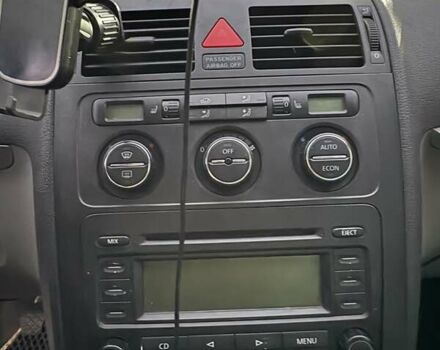 Серый Фольксваген Туран, объемом двигателя 2 л и пробегом 214 тыс. км за 6600 $, фото 16 на Automoto.ua