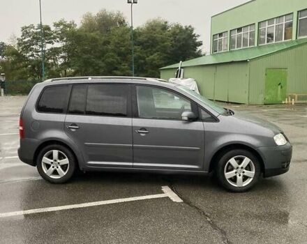 Сірий Фольксваген Туран, об'ємом двигуна 2 л та пробігом 280 тис. км за 6400 $, фото 2 на Automoto.ua