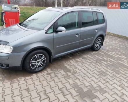 Серый Фольксваген Туран, объемом двигателя 1.97 л и пробегом 320 тыс. км за 6200 $, фото 1 на Automoto.ua