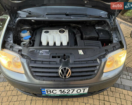 Серый Фольксваген Туран, объемом двигателя 1.9 л и пробегом 380 тыс. км за 4950 $, фото 16 на Automoto.ua