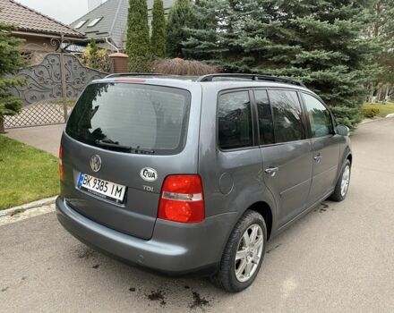 Серый Фольксваген Туран, объемом двигателя 1.9 л и пробегом 300 тыс. км за 5850 $, фото 2 на Automoto.ua