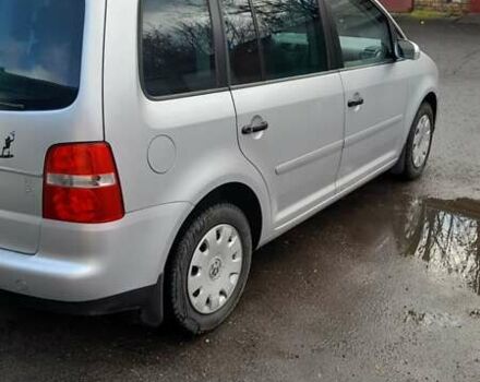 Серый Фольксваген Туран, объемом двигателя 1.6 л и пробегом 225 тыс. км за 5999 $, фото 1 на Automoto.ua