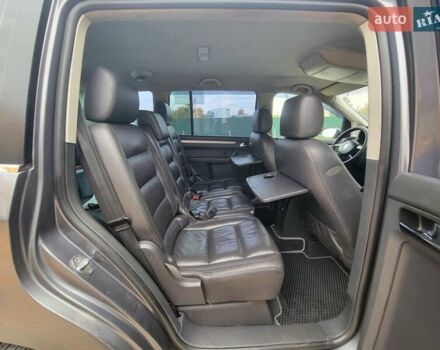 Серый Фольксваген Туран, объемом двигателя 2 л и пробегом 330 тыс. км за 5300 $, фото 21 на Automoto.ua