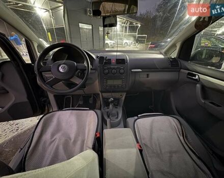 Серый Фольксваген Туран, объемом двигателя 2 л и пробегом 214 тыс. км за 6600 $, фото 25 на Automoto.ua