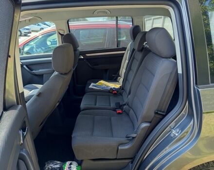 Сірий Фольксваген Туран, об'ємом двигуна 1.6 л та пробігом 230 тис. км за 5500 $, фото 2 на Automoto.ua