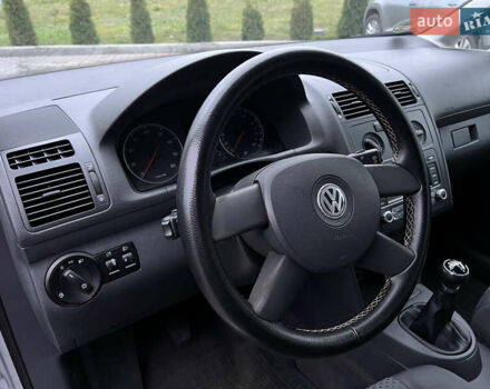 Сірий Фольксваген Туран, об'ємом двигуна 1.6 л та пробігом 307 тис. км за 4900 $, фото 22 на Automoto.ua