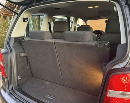 Серый Фольксваген Туран, объемом двигателя 1.9 л и пробегом 380 тыс. км за 4950 $, фото 35 на Automoto.ua