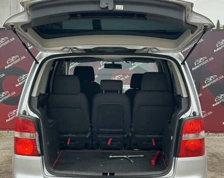 Серый Фольксваген Туран, объемом двигателя 1.6 л и пробегом 338 тыс. км за 5500 $, фото 9 на Automoto.ua