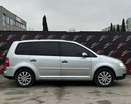 Серый Фольксваген Туран, объемом двигателя 1.6 л и пробегом 338 тыс. км за 5500 $, фото 3 на Automoto.ua
