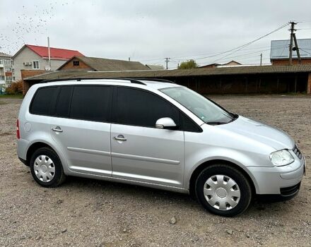 Серый Фольксваген Туран, объемом двигателя 1.6 л и пробегом 324 тыс. км за 6500 $, фото 3 на Automoto.ua