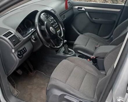 Серый Фольксваген Туран, объемом двигателя 1.97 л и пробегом 340 тыс. км за 5600 $, фото 11 на Automoto.ua