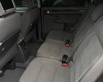 Серый Фольксваген Туран, объемом двигателя 2 л и пробегом 300 тыс. км за 7500 $, фото 12 на Automoto.ua