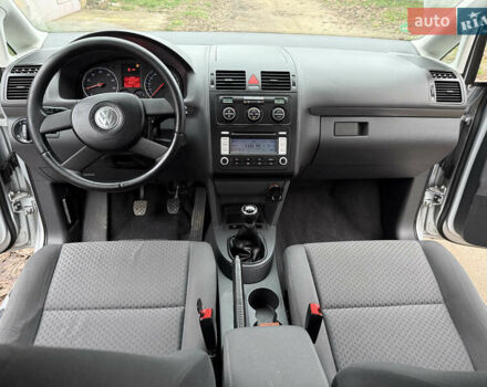 Серый Фольксваген Туран, объемом двигателя 1.6 л и пробегом 213 тыс. км за 6900 $, фото 31 на Automoto.ua