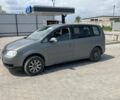 Серый Фольксваген Туран, объемом двигателя 1.6 л и пробегом 408 тыс. км за 5000 $, фото 1 на Automoto.ua