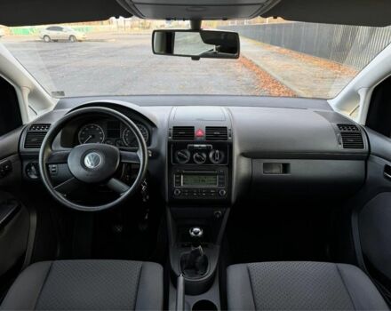 Серый Фольксваген Туран, объемом двигателя 1.6 л и пробегом 223 тыс. км за 6300 $, фото 12 на Automoto.ua