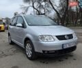 Серый Фольксваген Туран, объемом двигателя 1.6 л и пробегом 181 тыс. км за 7000 $, фото 1 на Automoto.ua