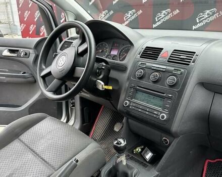 Серый Фольксваген Туран, объемом двигателя 1.6 л и пробегом 338 тыс. км за 5500 $, фото 14 на Automoto.ua