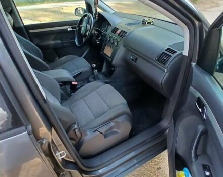 Сірий Фольксваген Туран, об'ємом двигуна 1.6 л та пробігом 235 тис. км за 5900 $, фото 7 на Automoto.ua