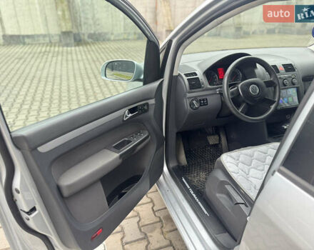 Сірий Фольксваген Туран, об'ємом двигуна 1.6 л та пробігом 262 тис. км за 5500 $, фото 17 на Automoto.ua