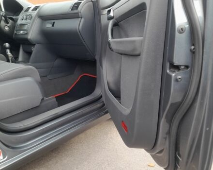 Серый Фольксваген Туран, объемом двигателя 1.9 л и пробегом 350 тыс. км за 2600 $, фото 2 на Automoto.ua