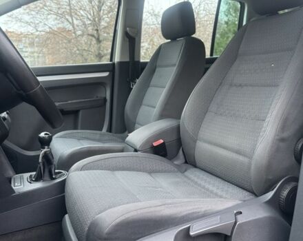 Серый Фольксваген Туран, объемом двигателя 2 л и пробегом 250 тыс. км за 3550 $, фото 12 на Automoto.ua