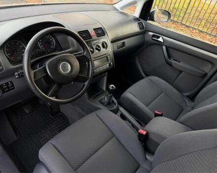 Серый Фольксваген Туран, объемом двигателя 1.6 л и пробегом 223 тыс. км за 6300 $, фото 6 на Automoto.ua