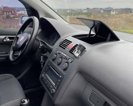 Серый Фольксваген Туран, объемом двигателя 2 л и пробегом 296 тыс. км за 4999 $, фото 27 на Automoto.ua