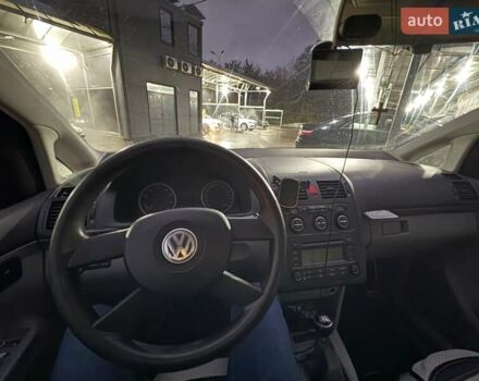 Серый Фольксваген Туран, объемом двигателя 2 л и пробегом 214 тыс. км за 6600 $, фото 26 на Automoto.ua