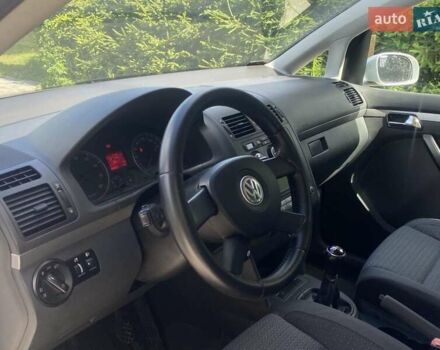 Серый Фольксваген Туран, объемом двигателя 1.6 л и пробегом 171 тыс. км за 6000 $, фото 7 на Automoto.ua
