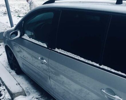 Серый Фольксваген Туран, объемом двигателя 2 л и пробегом 130 тыс. км за 6100 $, фото 5 на Automoto.ua