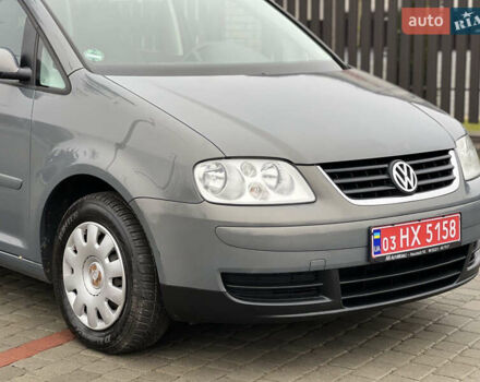 Сірий Фольксваген Туран, об'ємом двигуна 1.6 л та пробігом 173 тис. км за 5900 $, фото 1 на Automoto.ua