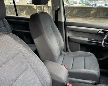 Серый Фольксваген Туран, объемом двигателя 1.6 л и пробегом 181 тыс. км за 5900 $, фото 8 на Automoto.ua