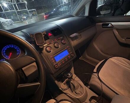 Серый Фольксваген Туран, объемом двигателя 2 л и пробегом 214 тыс. км за 6600 $, фото 39 на Automoto.ua