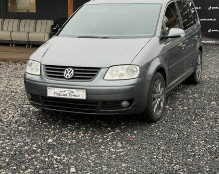 Серый Фольксваген Туран, объемом двигателя 2 л и пробегом 300 тыс. км за 7500 $, фото 1 на Automoto.ua