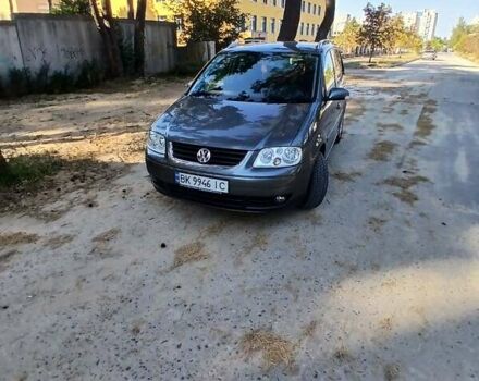 Сірий Фольксваген Туран, об'ємом двигуна 1.6 л та пробігом 235 тис. км за 5900 $, фото 2 на Automoto.ua