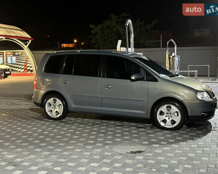 Сірий Фольксваген Туран, об'ємом двигуна 1.97 л та пробігом 334 тис. км за 6300 $, фото 3 на Automoto.ua