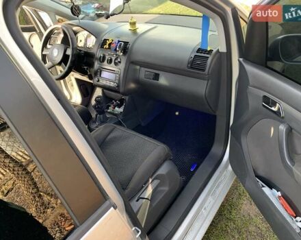 Серый Фольксваген Туран, объемом двигателя 1.9 л и пробегом 400 тыс. км за 6500 $, фото 6 на Automoto.ua