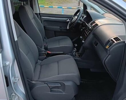 Серый Фольксваген Туран, объемом двигателя 1.6 л и пробегом 242 тыс. км за 5300 $, фото 17 на Automoto.ua