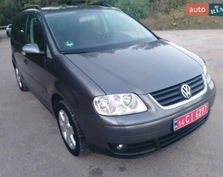 Серый Фольксваген Туран, объемом двигателя 1.6 л и пробегом 215 тыс. км за 5900 $, фото 1 на Automoto.ua