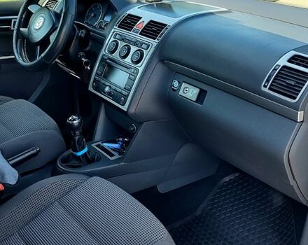 Серый Фольксваген Туран, объемом двигателя 2 л и пробегом 0 тыс. км за 7500 $, фото 4 на Automoto.ua