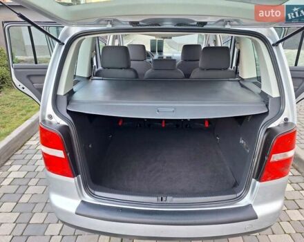 Серый Фольксваген Туран, объемом двигателя 1.6 л и пробегом 214 тыс. км за 6299 $, фото 21 на Automoto.ua