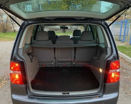 Серый Фольксваген Туран, объемом двигателя 2 л и пробегом 320 тыс. км за 3400 $, фото 13 на Automoto.ua