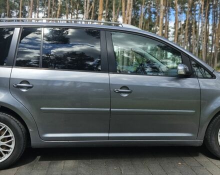 Серый Фольксваген Туран, объемом двигателя 2 л и пробегом 367 тыс. км за 2657 $, фото 4 на Automoto.ua