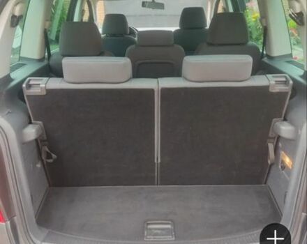 Серый Фольксваген Туран, объемом двигателя 2 л и пробегом 240 тыс. км за 6000 $, фото 2 на Automoto.ua