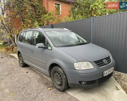 Серый Фольксваген Туран, объемом двигателя 1.6 л и пробегом 266 тыс. км за 6600 $, фото 1 на Automoto.ua