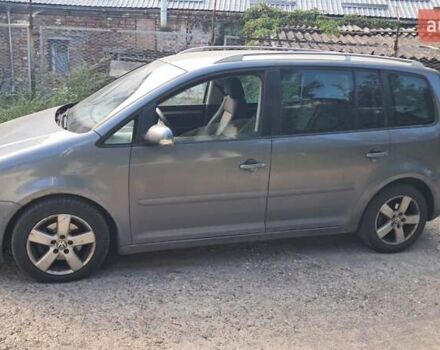 Серый Фольксваген Туран, объемом двигателя 2 л и пробегом 388 тыс. км за 6200 $, фото 3 на Automoto.ua