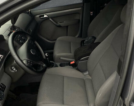 Серый Фольксваген Туран, объемом двигателя 1.6 л и пробегом 240 тыс. км за 7000 $, фото 25 на Automoto.ua