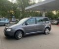 Серый Фольксваген Туран, объемом двигателя 2 л и пробегом 330 тыс. км за 5800 $, фото 1 на Automoto.ua