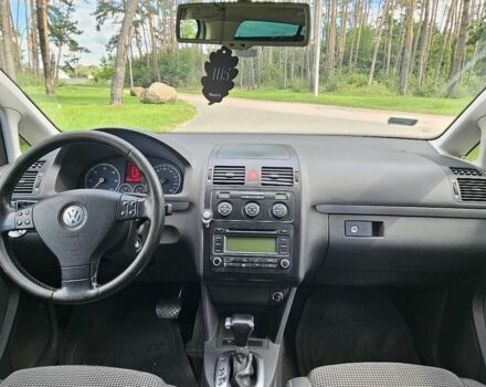 Серый Фольксваген Туран, объемом двигателя 2 л и пробегом 367 тыс. км за 2657 $, фото 19 на Automoto.ua